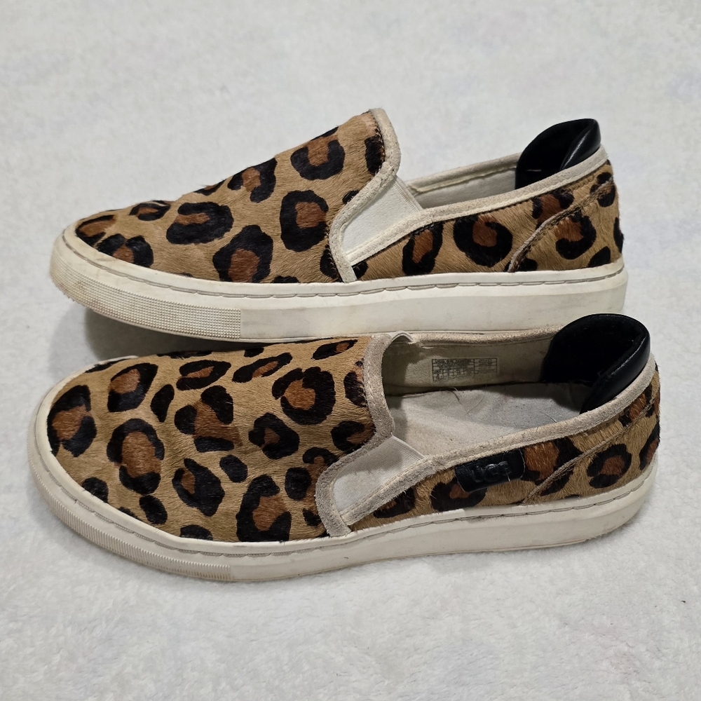 Women's UGG  Shoes Alameda Spotty  Animal Print Slip On Flats Size 8 Cow Hair